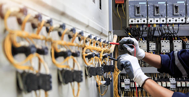 Professional Electrician technician working in Osawatomie, KS